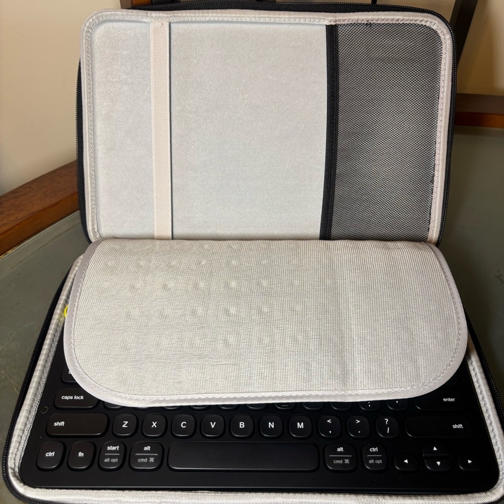 Logitech K480 Black Keyboard with Tablet Holder & Case - Picture 5 of 8